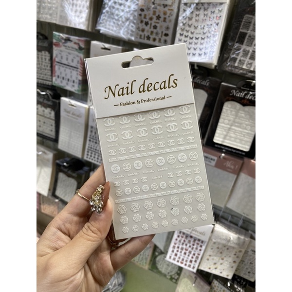 Sticker chanel dán móng tay