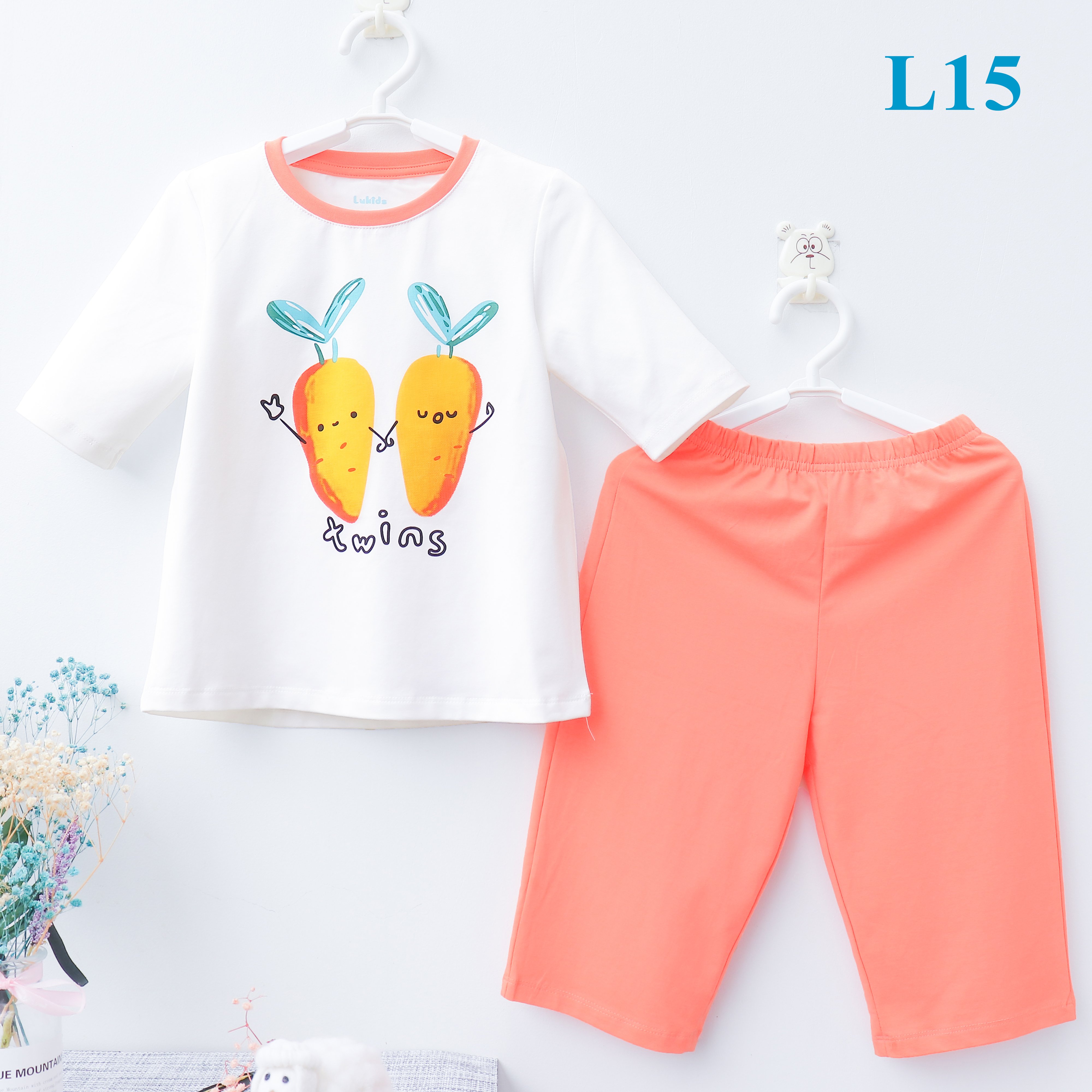 Bộ lửng bé gái củ cà rốt