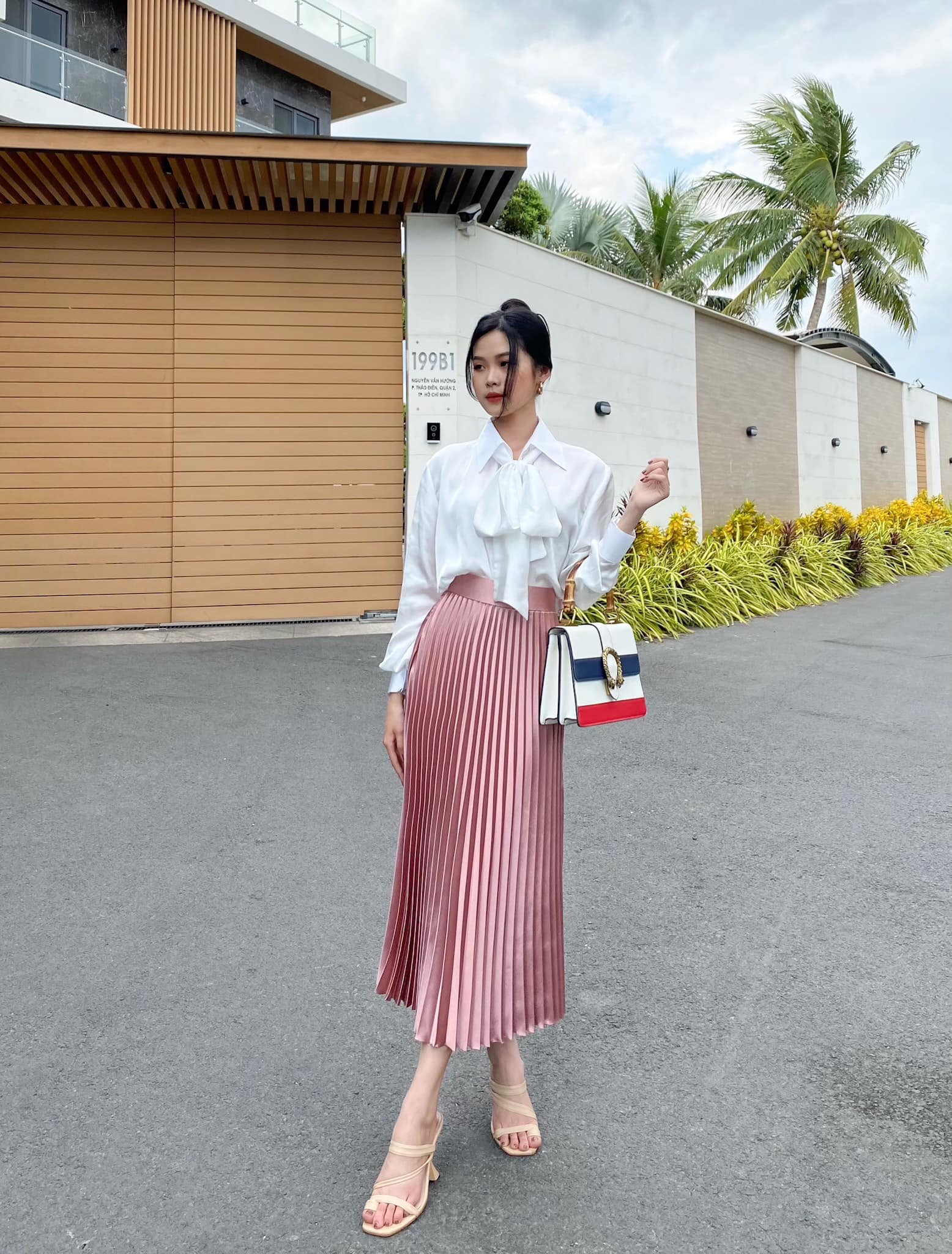 VELLE DESIGN chân váy dập li Cenna chất lụa mango cao cấp mượt mát không nhăn.