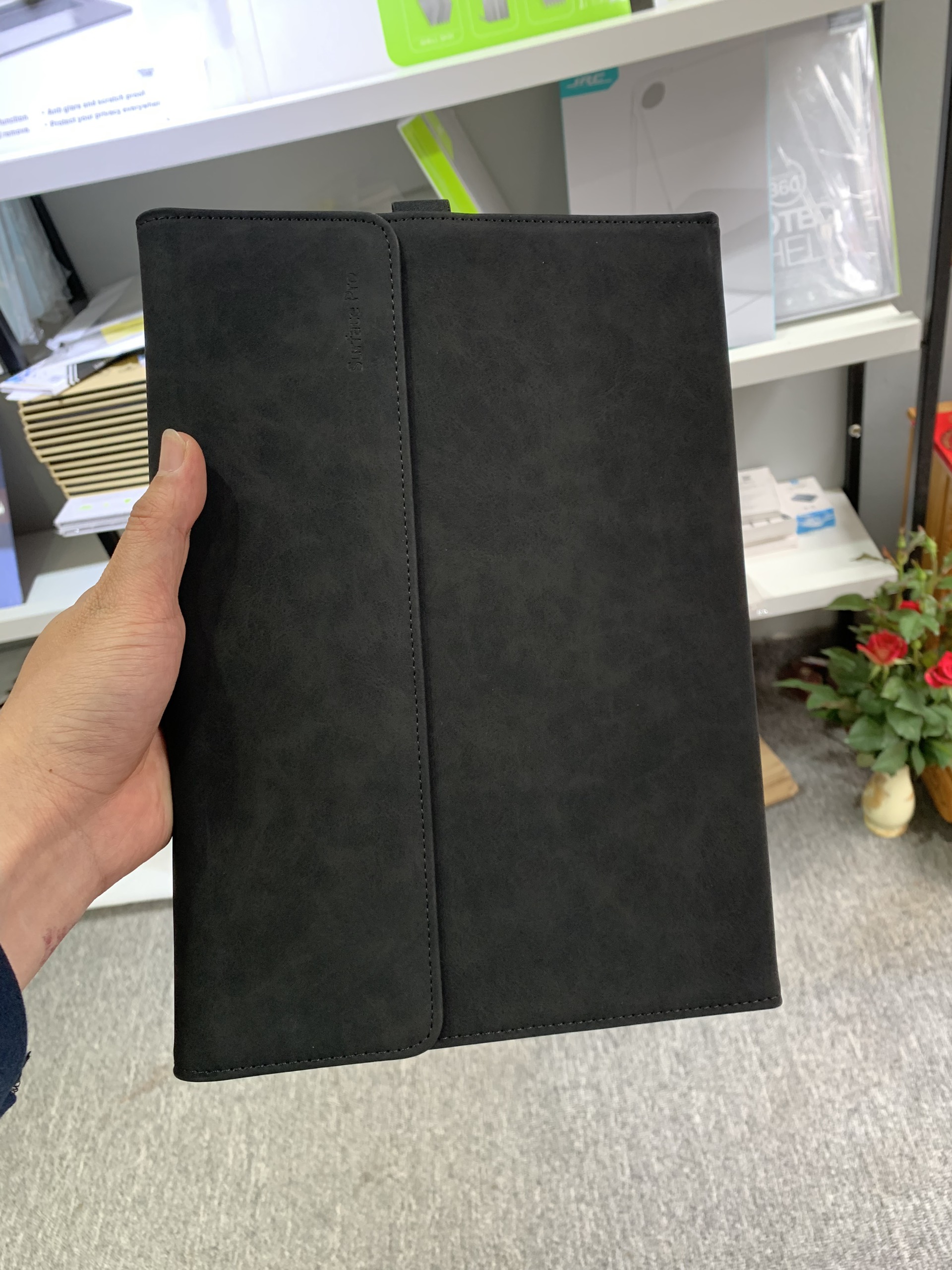 Combo Bao da cao cấp Surface Pro 4,Pro 5,Pro 6, Pro 7 , Pro X + Túi phụ kiện Màu đen