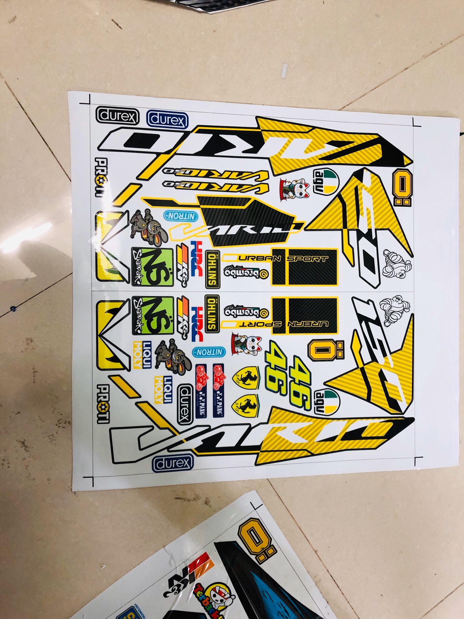 Tem rời Vario 150 Vàng đen dán xe đen
