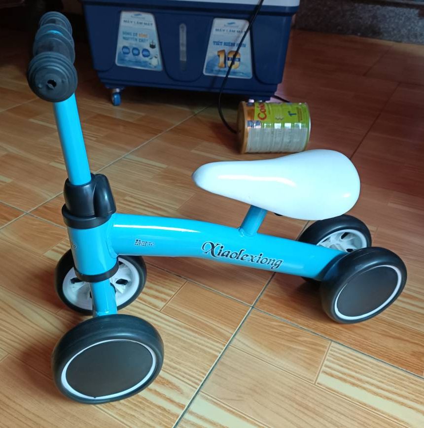 Xe chòi chân 4 bánh tự cân bằng cho bé - 1003