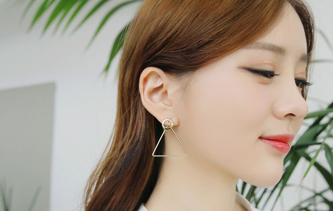 Bông tai tam giác lệch bất đối xứng - B465