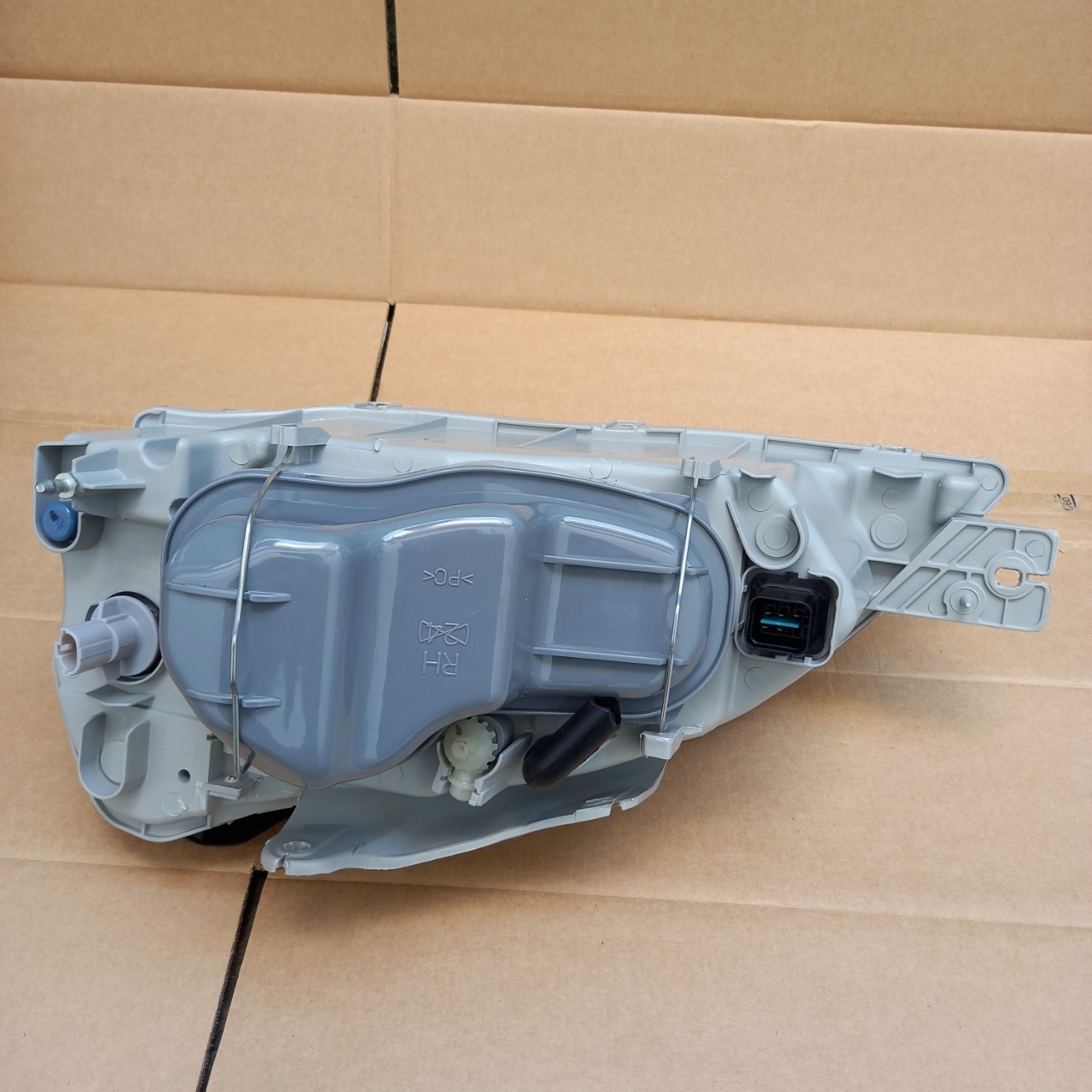 ĐÈN PHA DAEWOO MAGNUS 2.5 ( GIÁ CHO MỘT BÊN)
