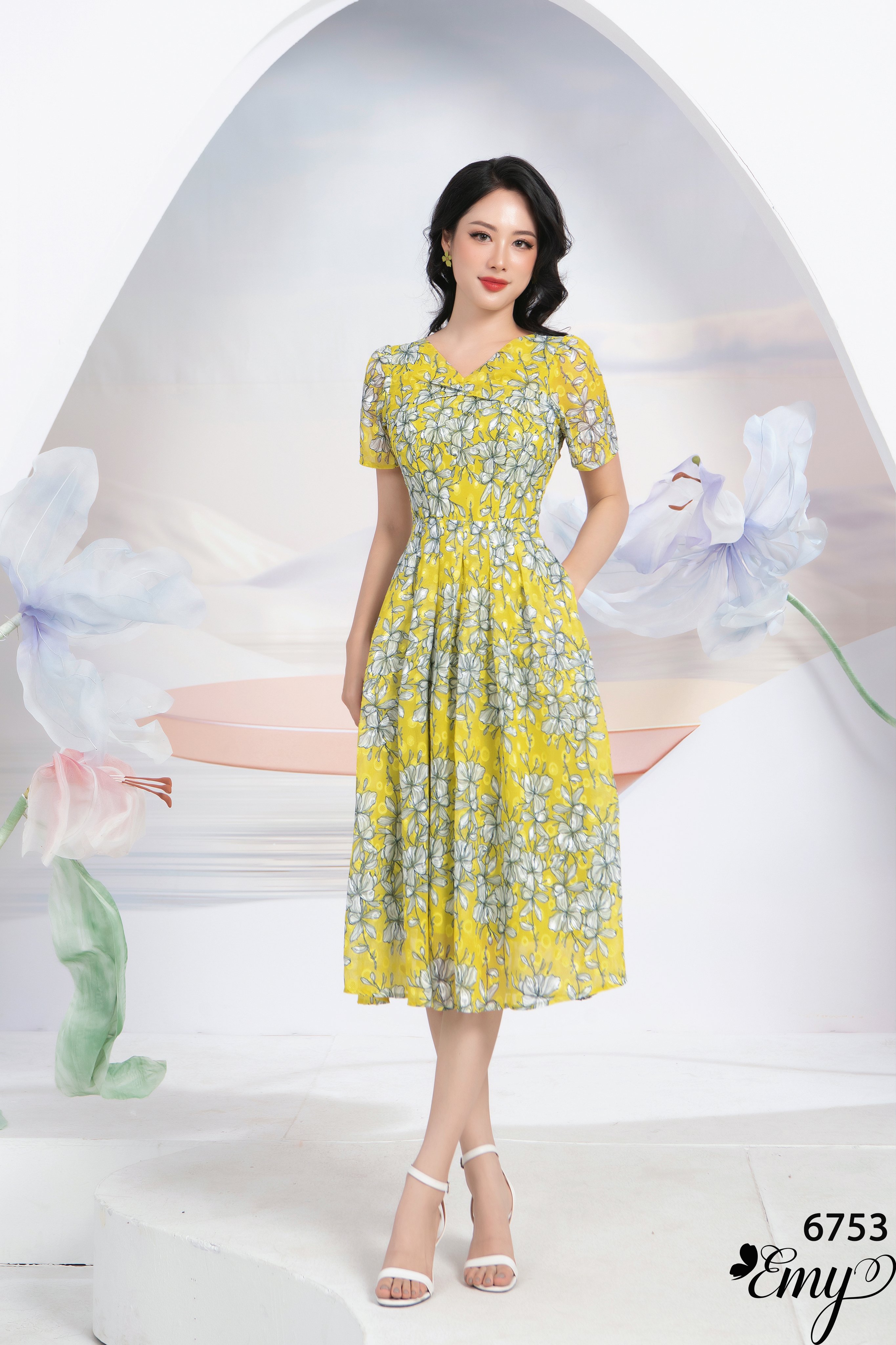 Đầm EMY EM6753 Xoè Cổ V HT Hoa
