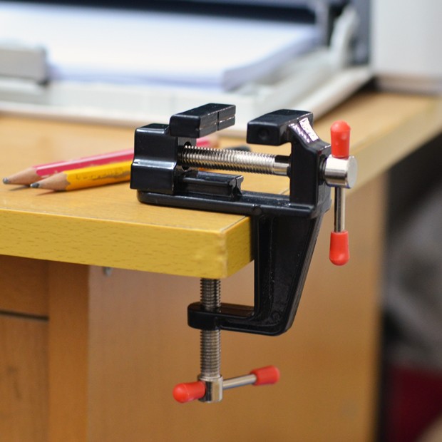 E to mini desktop clip