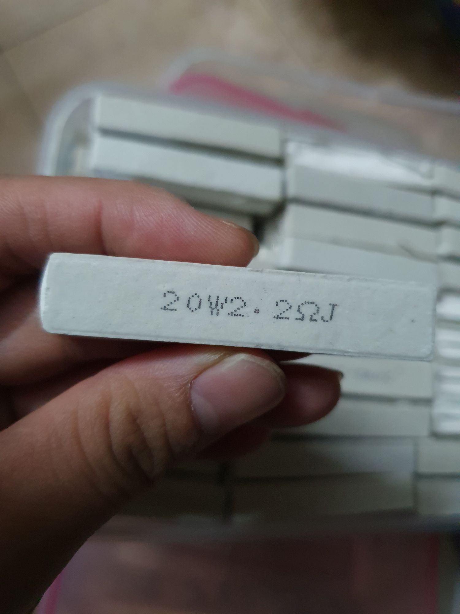 5 con trở sứ 2,2 ôm 20w