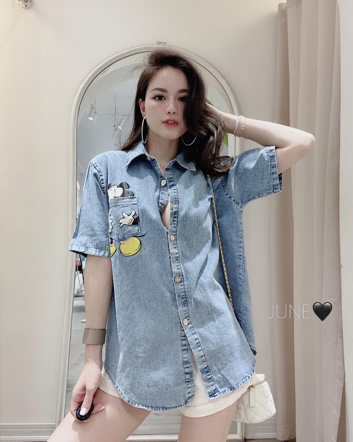 Áo sơ mi bò denim màu xanh in micky cho nữ ATN576