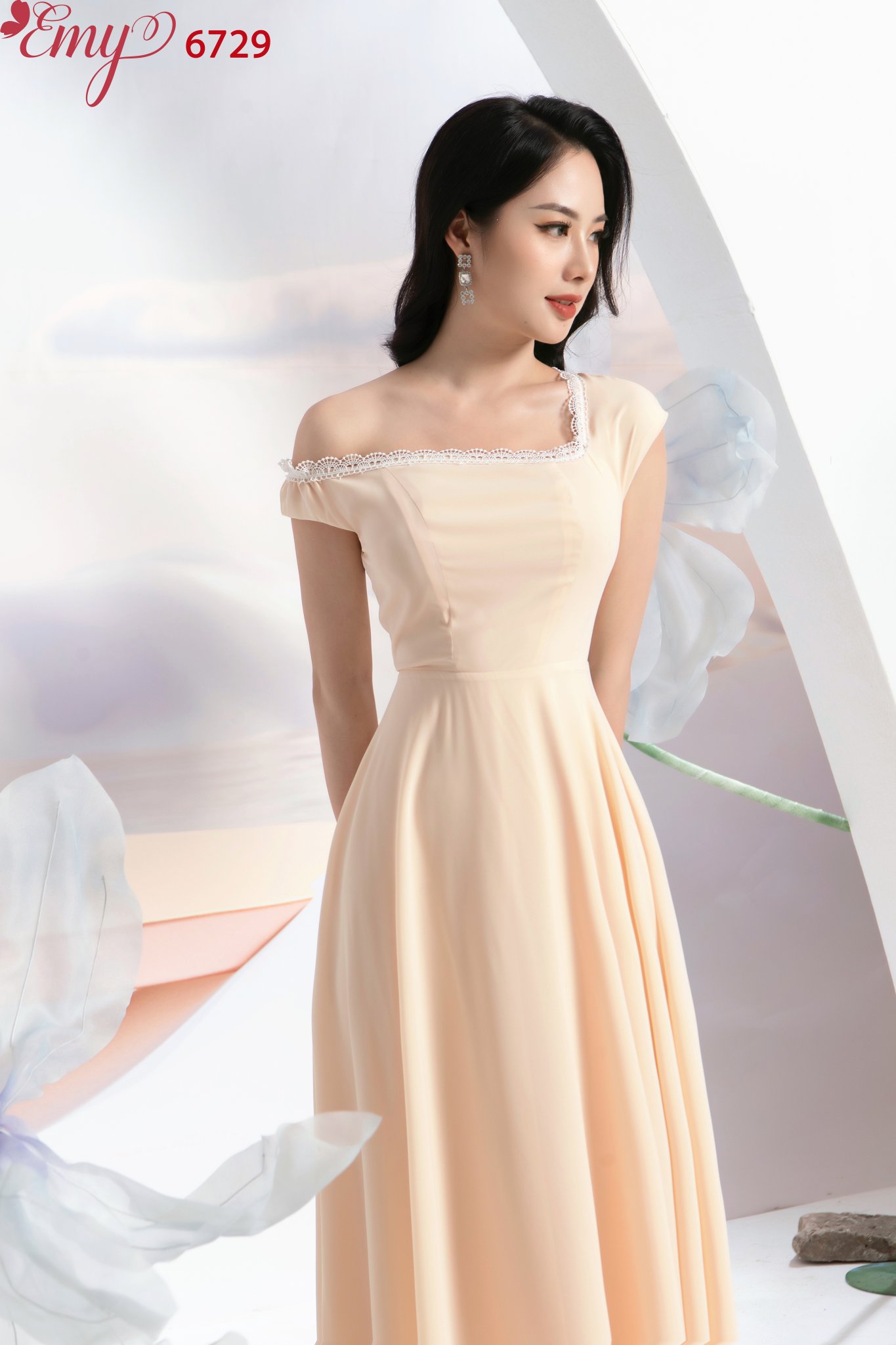 Đầm EMY EM6729 Maxi Xoè Nền Kem