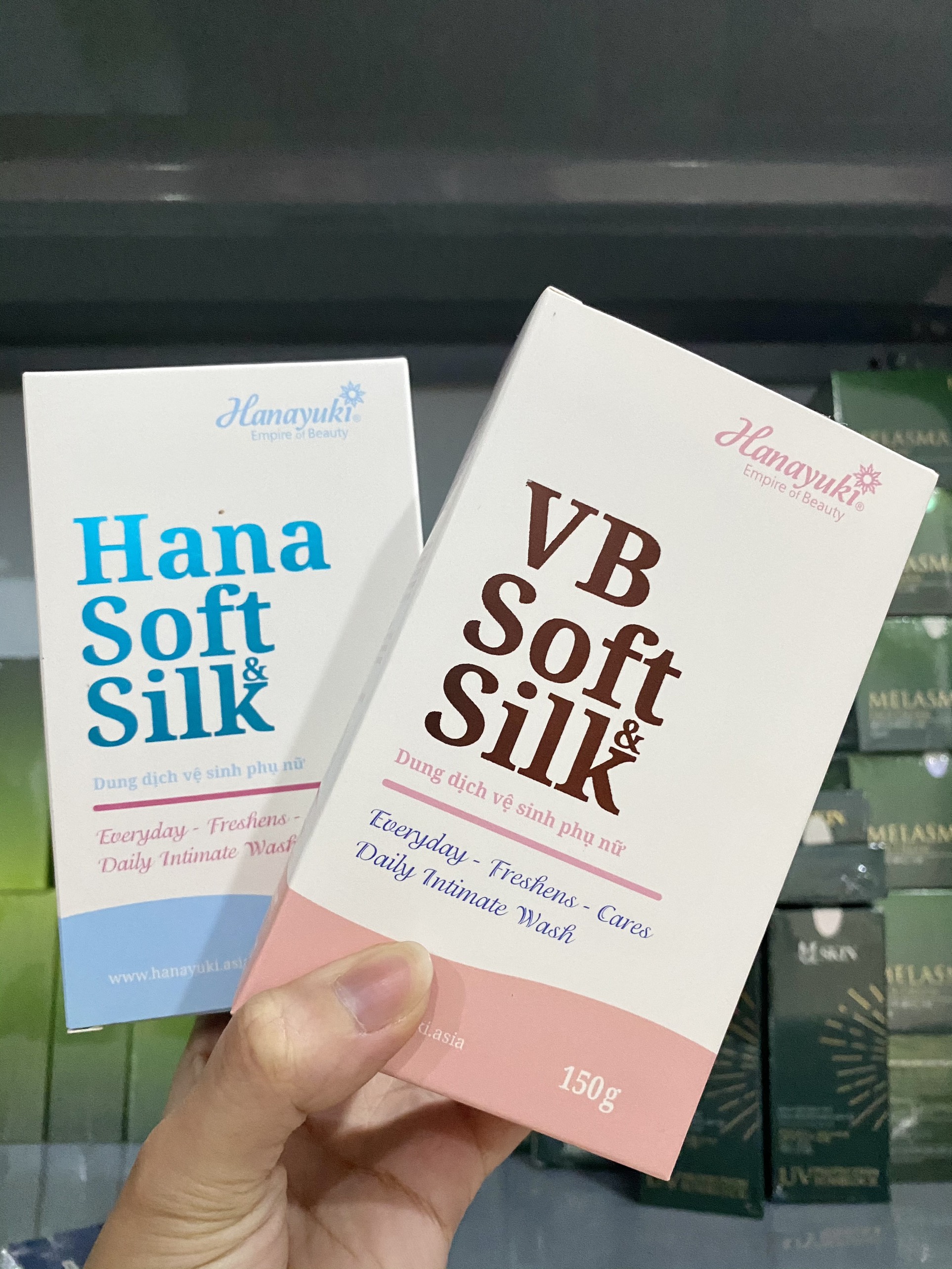 Dung Dịch Chăm Sóc Vùng Kín Hana & Silk