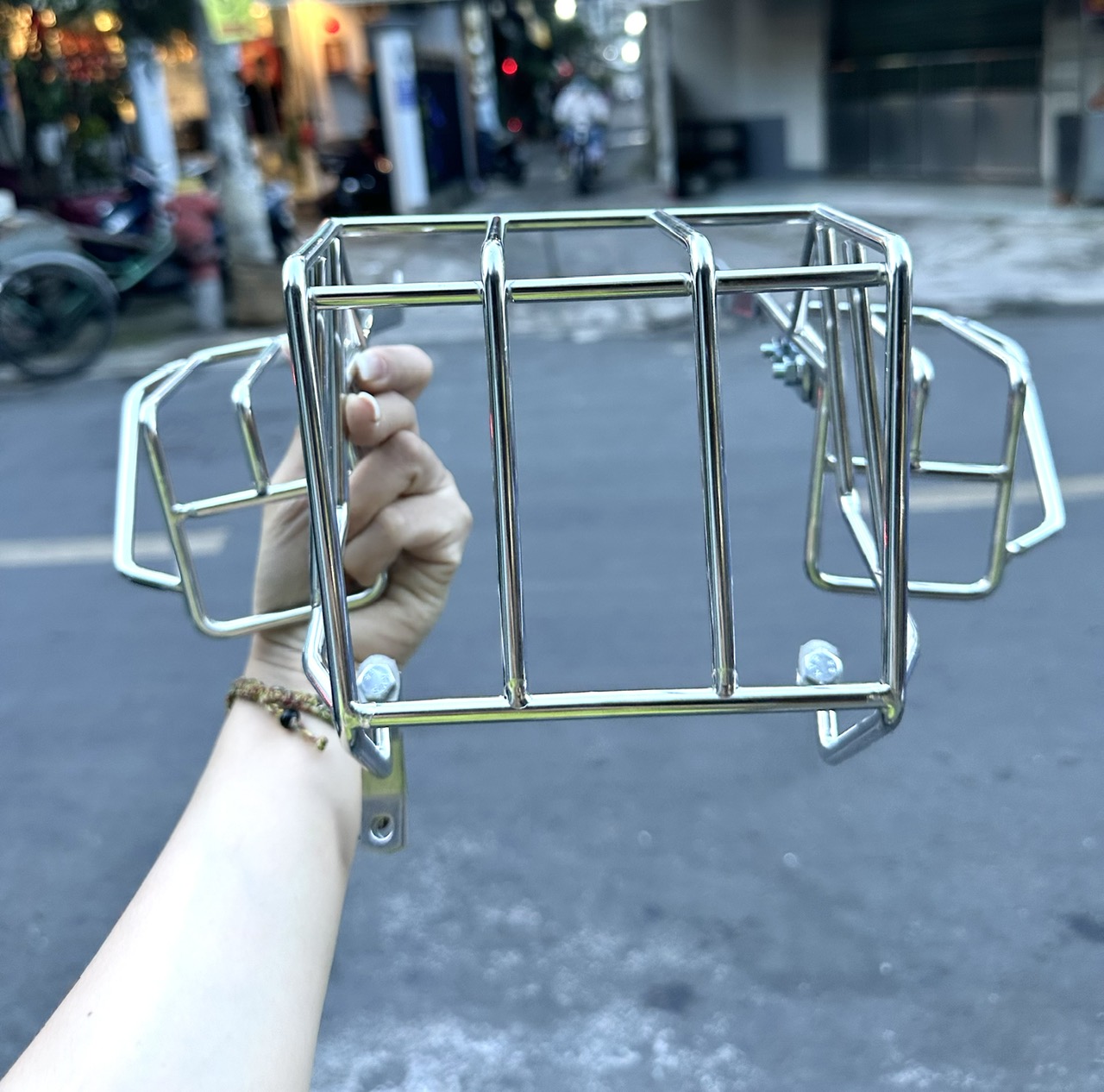 BẢO VỆ ĐÈN HẬU XE CUB 81 INOX
