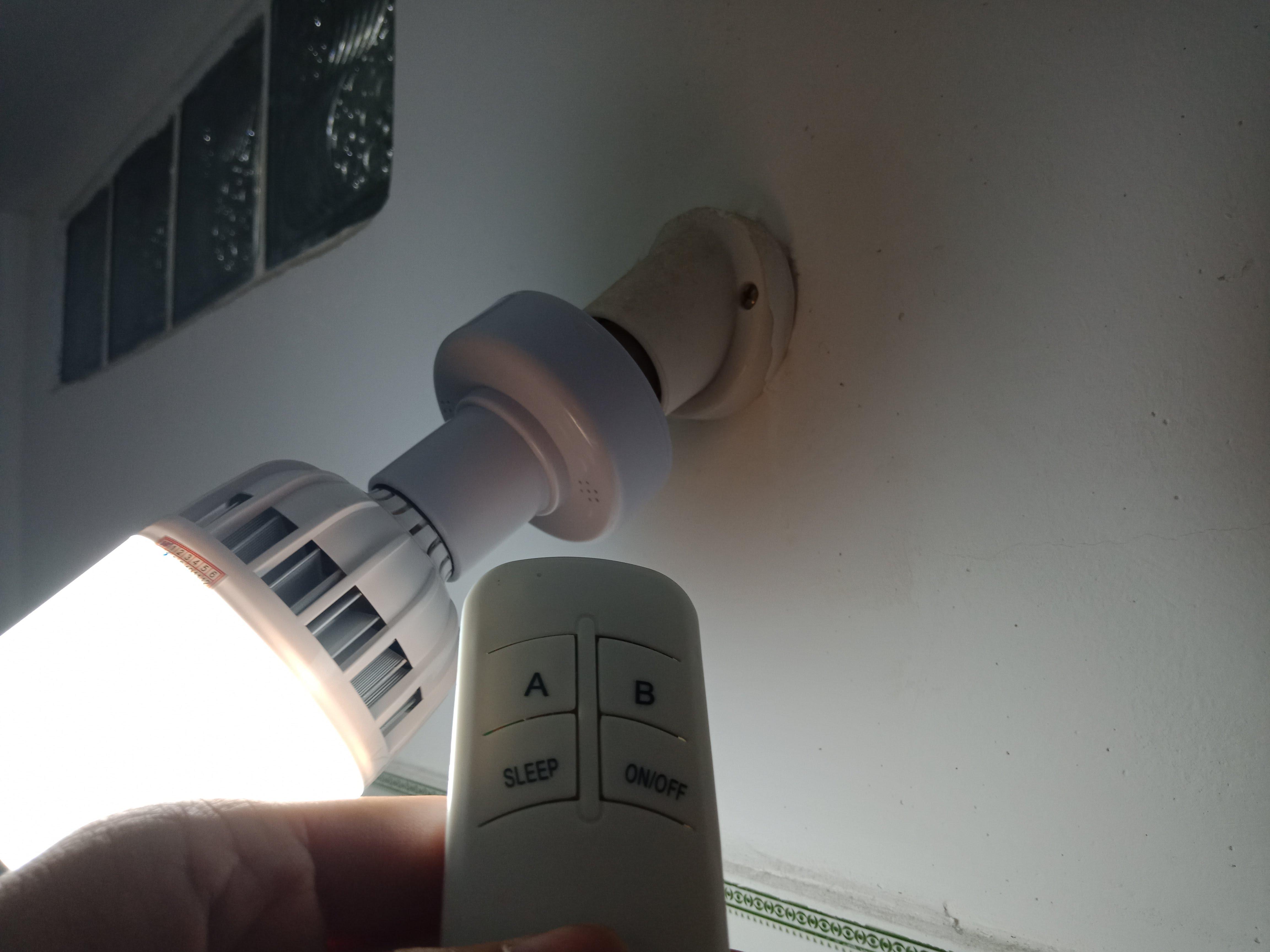 Đui đèn E27 - điều khiển từ xa bằng remote sóng RF