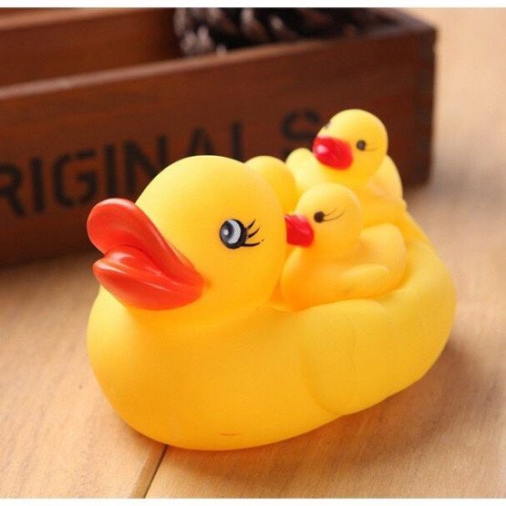 Đàn vịt thả bồn tắm cho bé bóp kêu chip chip