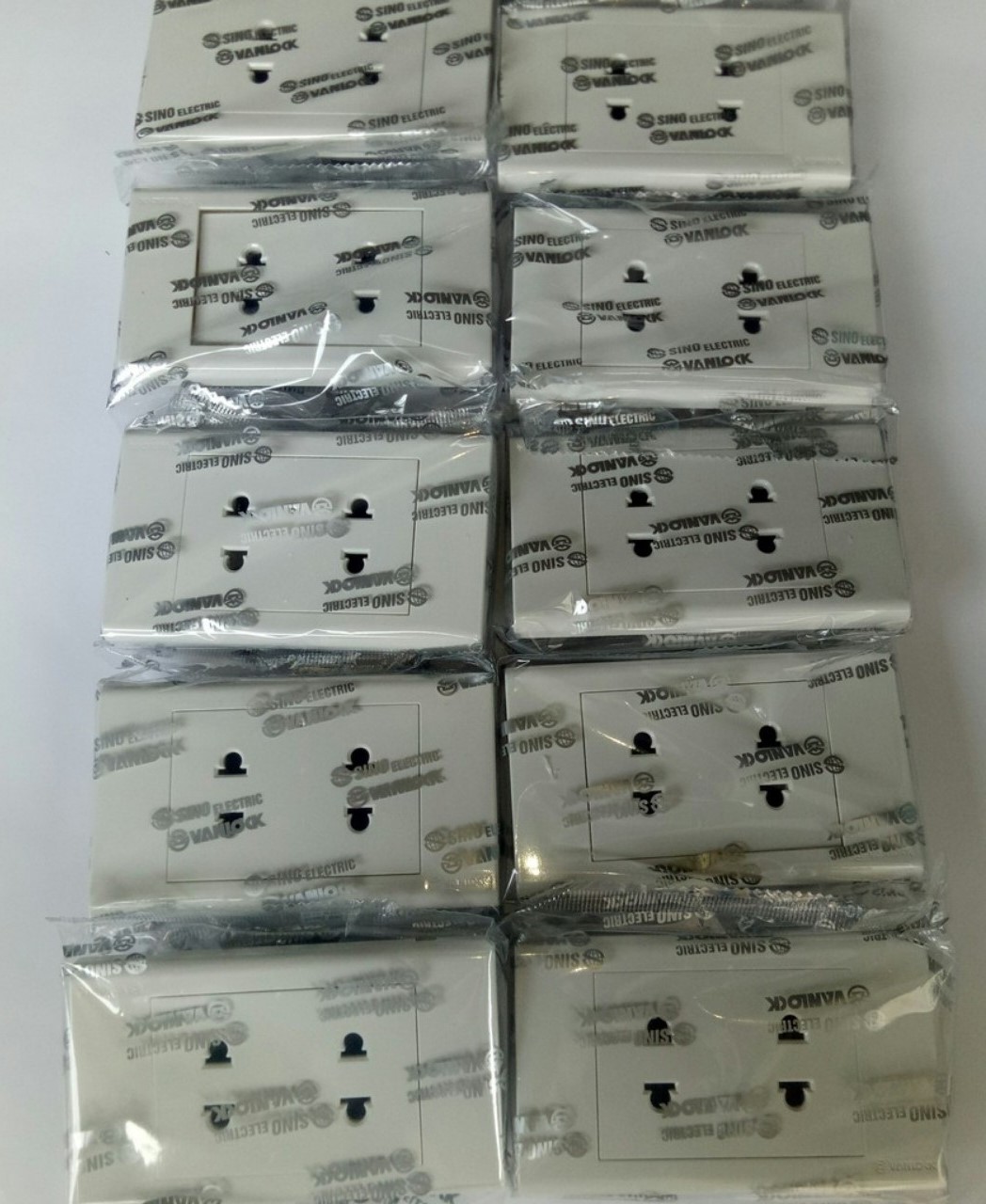 [Sino] Mặt 2 Ổ Cắm - 2 Chấu - 16A