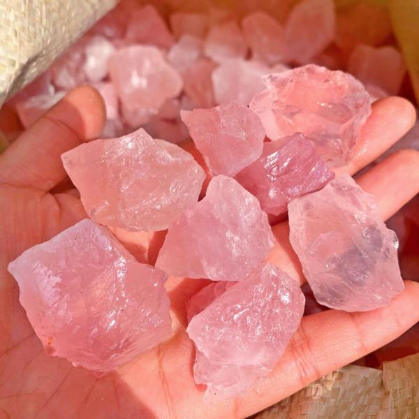 Liproud 1 Lb Natural Raw Pink Quartz Crystal Bulk Rough Rose Gem Used for Cabbing DIY Tumbling Stone& Rocks Reiki Crystal Treatment
