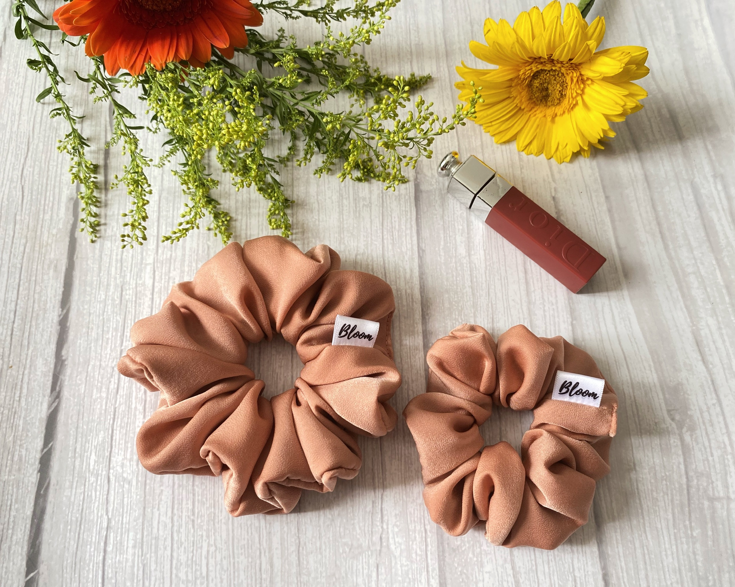 Dây cột tóc lụa ngọc trai màu nâu da đậm Standard_ Scrunchies