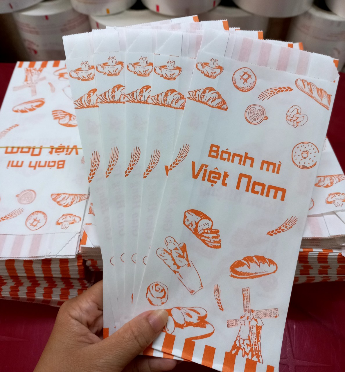Túi giấy bánh mì in sẵn ( 100 cái)