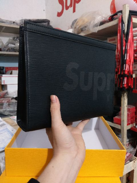 Clutch cầm tay Supreme