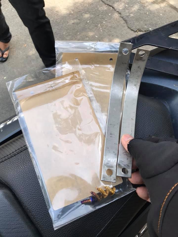 Mica che phuộc Ohlins- Giá chua ốc.( cong / thẳng)