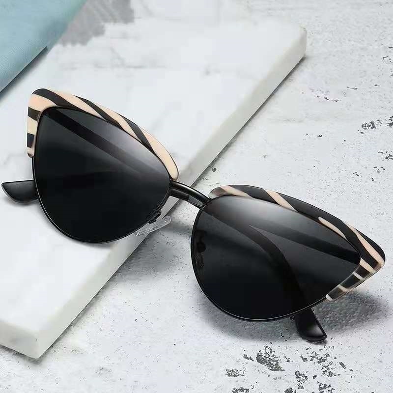 Vintage Luxury Brand Designer Fashion Cool Cat Eye Black Cute Women Sunglasses Sexy Retro Vintage Glasses for Ladies UV400