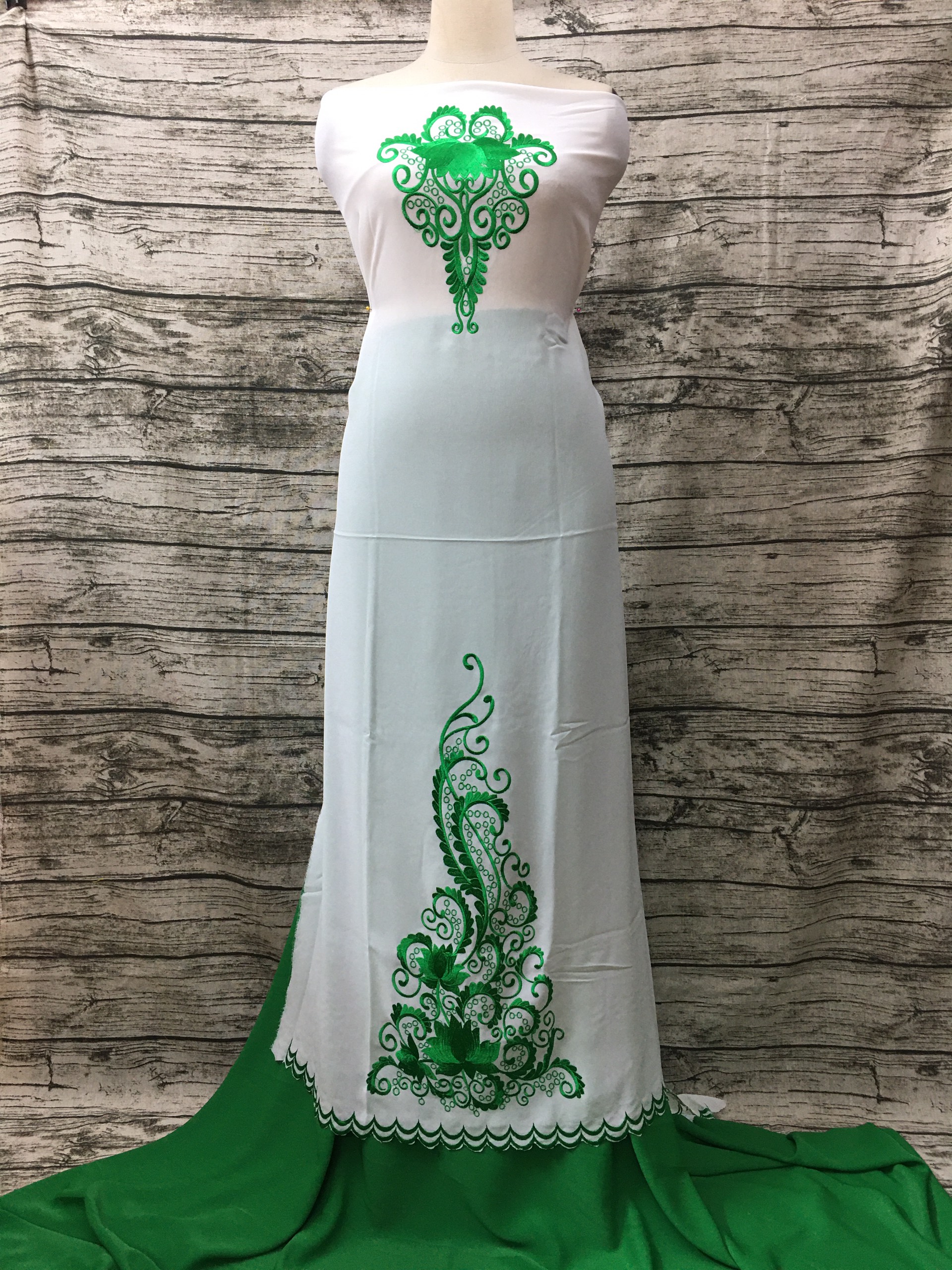 Vải áo dài thêu chân (230k giảm còn 159k/áo. to 169k) LH23