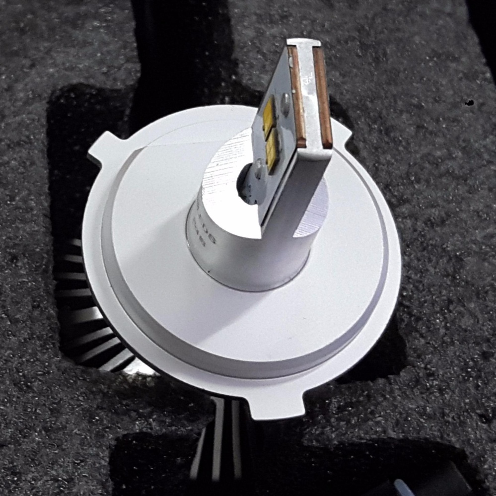 [BOSCH_Version 2018] Chân H4 - 01 Bóng đèn Led siêu sáng Lumileds (Màu Vàng Nắng - 4000 Kelvin).