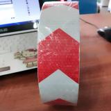 Băng dính phản quang 50M mũi tên đỏ trắng Phản quang Mũi Tên Đỏ Trắng