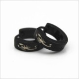 Bông tai nam vành đen titan khắc hình bọ cạp cực độc