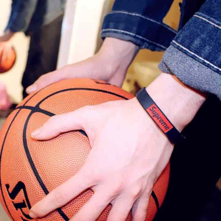 Combo Vòng tay nam nữ cao su cá tính 1 đen 1 trắng