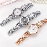 Đồng hồ nữ thời trang kiểu dáng lắc tay dễ thương( Dây trắng mặt đen)