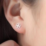 Khuyên cỏ 4 lá may mắn xmb09