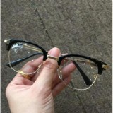 Kính cận gọng đen nửa viền vàng- Dáng đẹp tôn nét