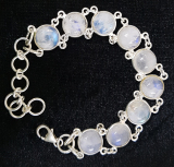 Lắc tay nữ đính đá mặt trăng moonstone tự nhiên tròn mài trơn