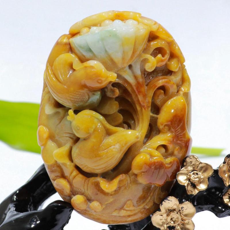 Ngọc Jadeit Cầm Tay, Chạm Uyên ương