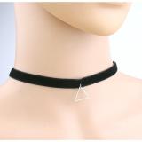 Vòng cổ choker thun nhỏ đính tam giác đơn giản mà xinh xắn