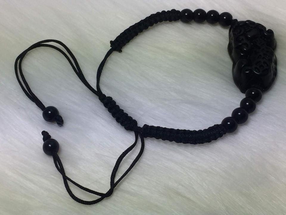 Vòng tay tỳ hưu đen may mắn hand made đan dây( đen )