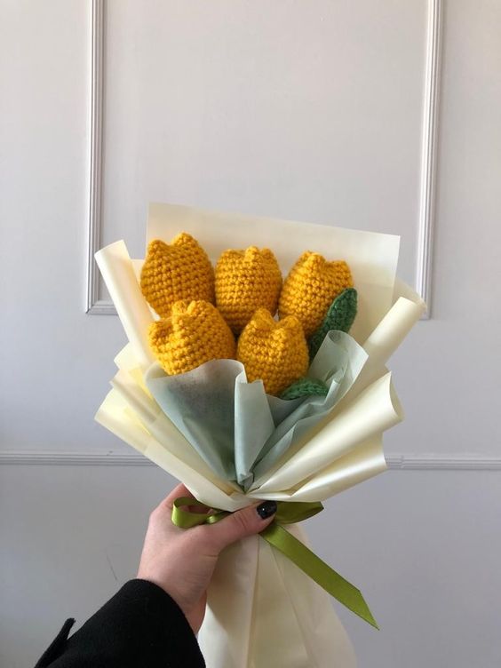 Hoa tulip tròn bằng len handmade (1 bông)
