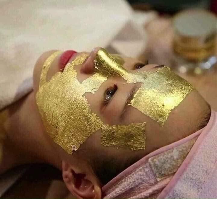 Mặt nạ vàng lá