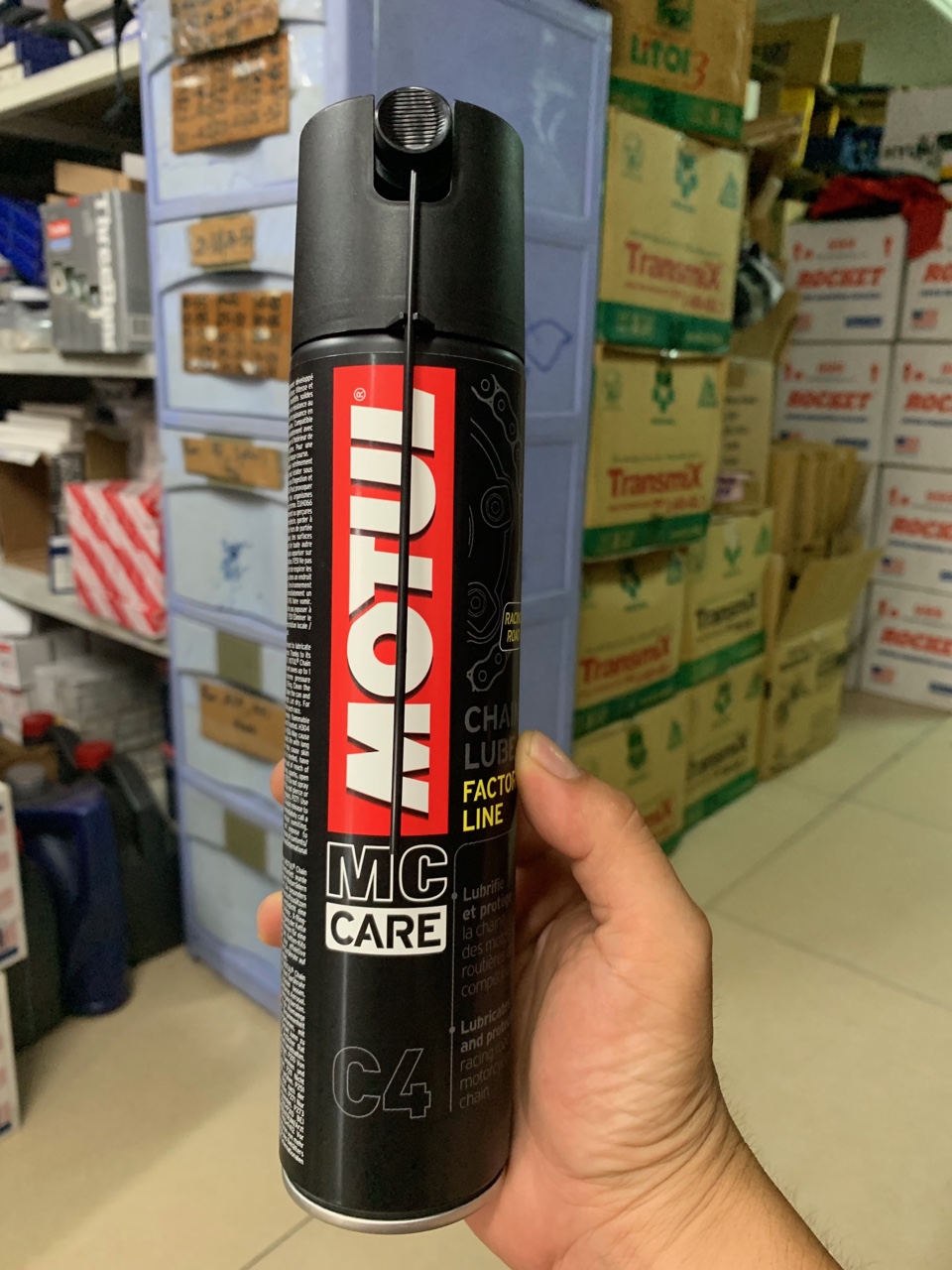 [HCM]Xịt dưỡng sên MOTUL C4