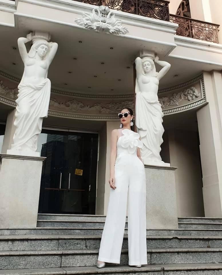 Jumpsuit thiết kế hoa 3D