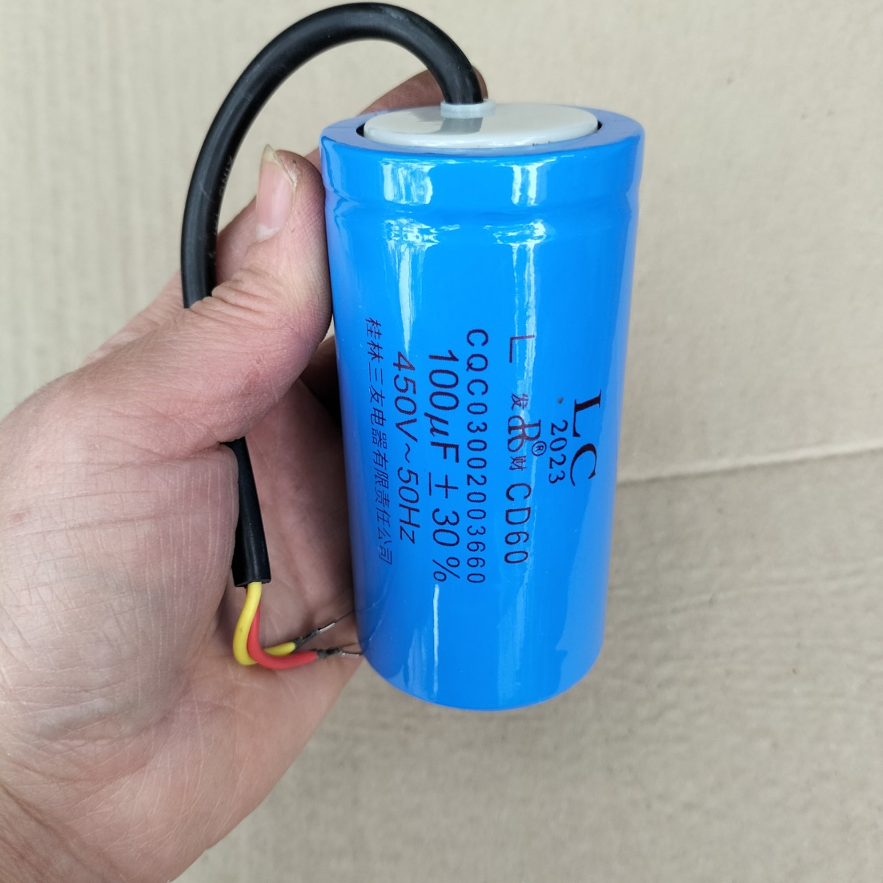 Tụ điện động cơ xoay chiều 100uF (mầu xanh , xám  shop giao mầu ngẫu nhiên)