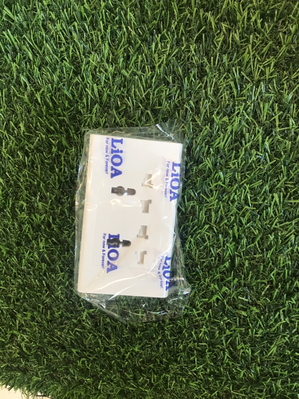 Mặt 2 ổ cắm đa nắng âm tường Lioa