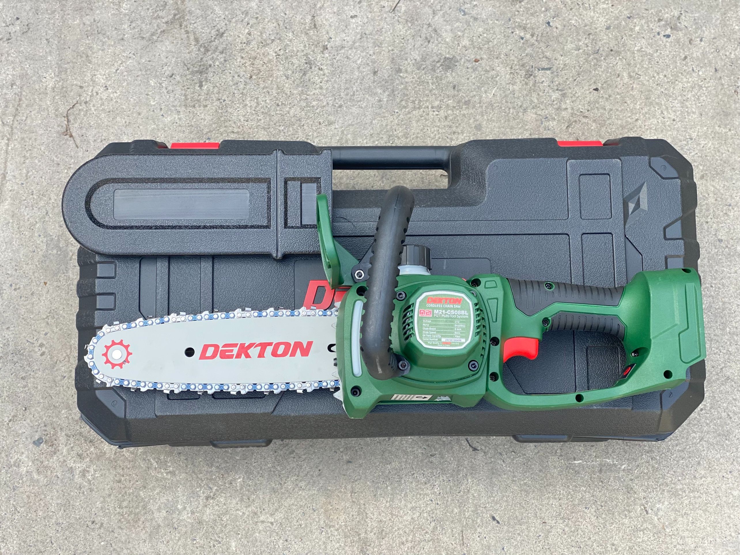 M21 Máy cưa xích dùng pin 21V Dekton M21-CS08BL hộp dài mẫu mới