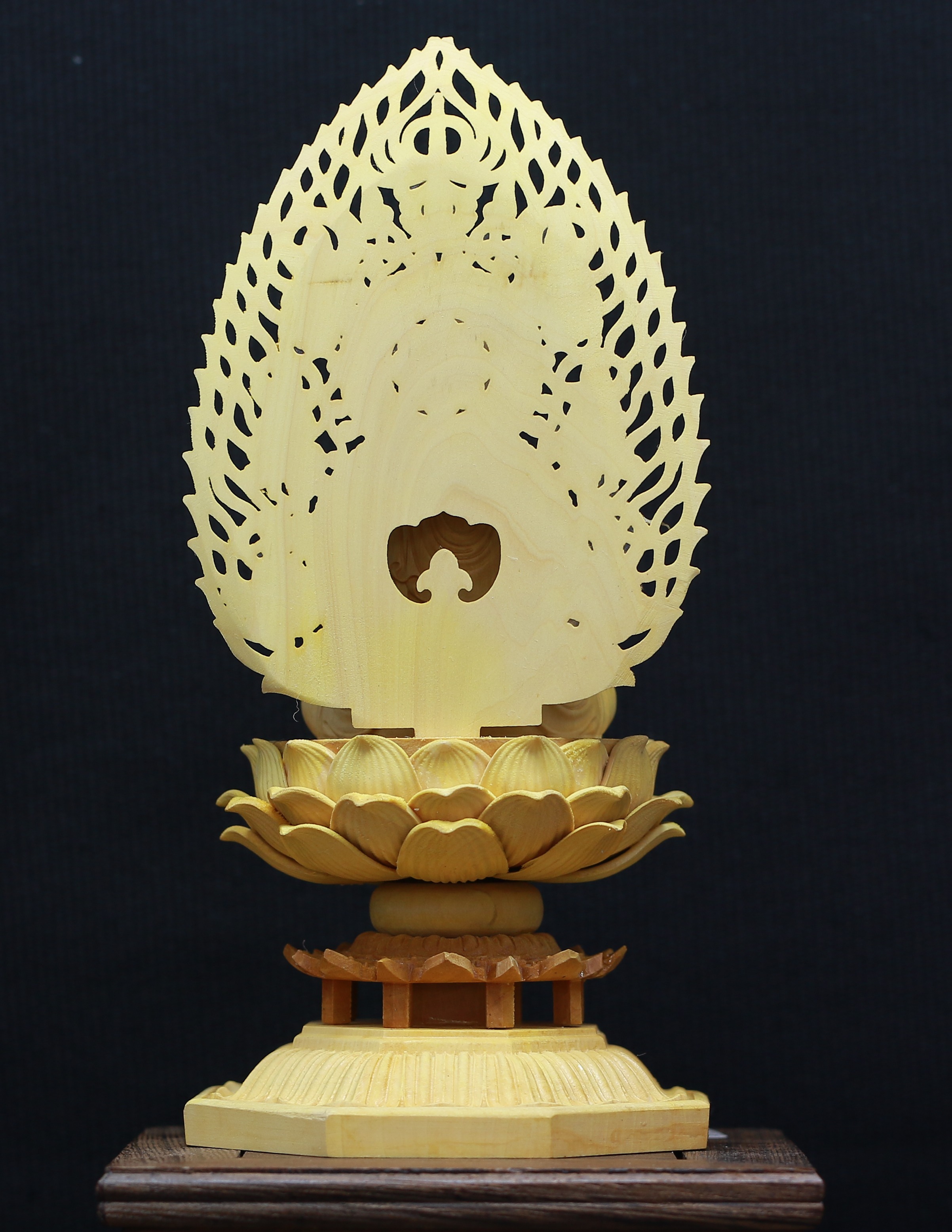 Tượng gỗ Phật Bà Quan Âm có hào quang ( gỗ Hoàng Dương cao 17cm)