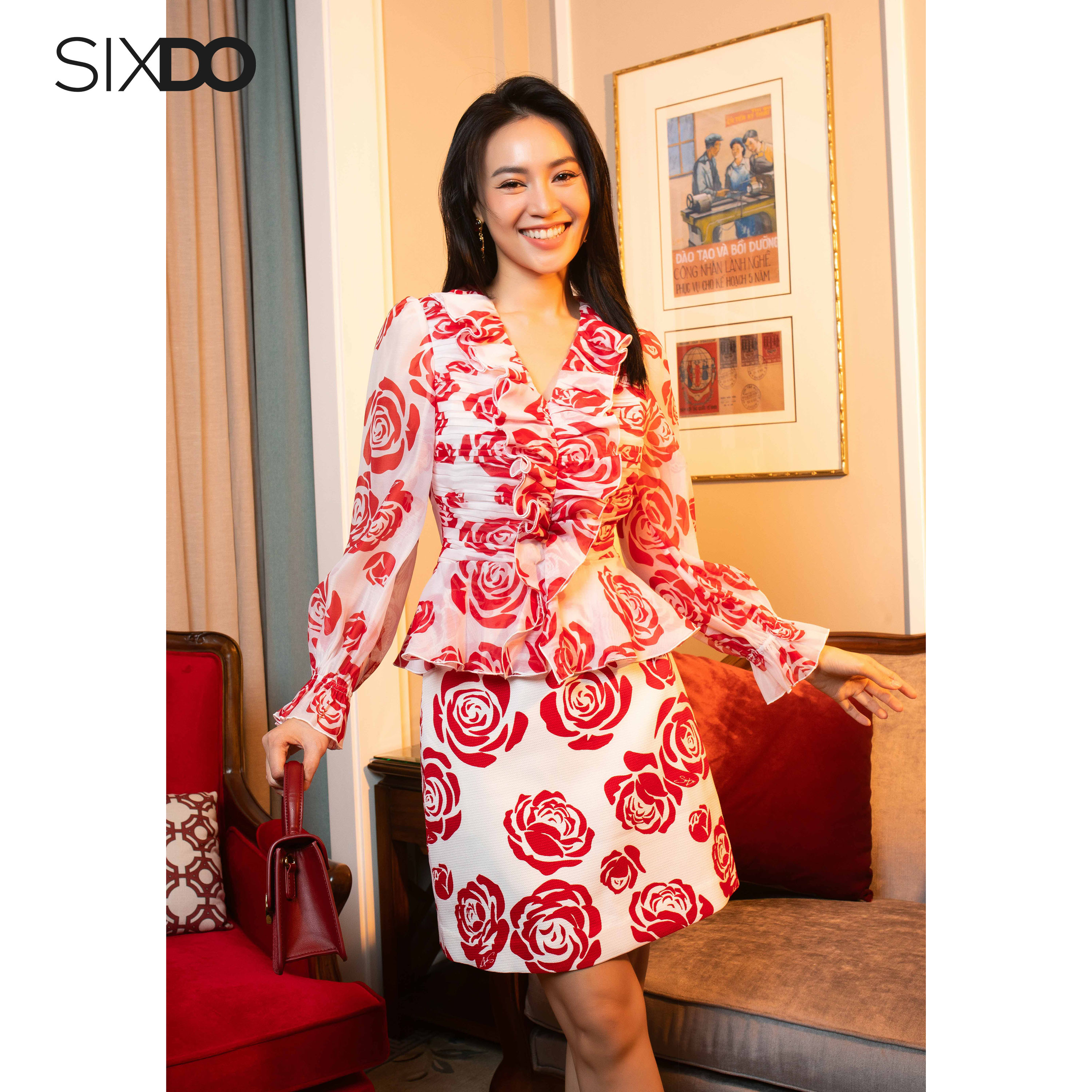 Chân váy thô hoa hồng đỏ SIXDO (White With Red Rose Mini Raw Skirt)