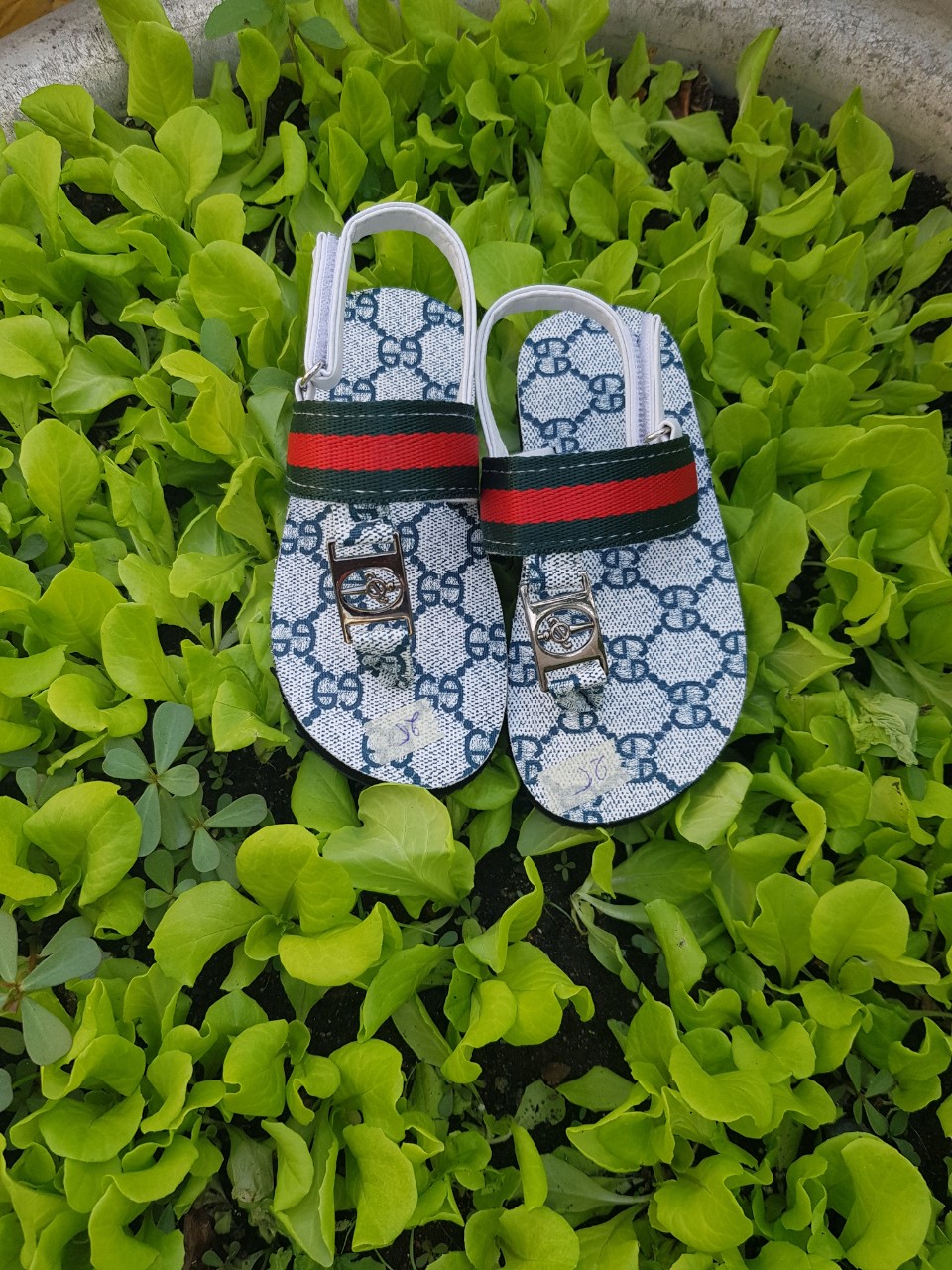 xăng đan bé đủ size đủ màu ib chọn thêm