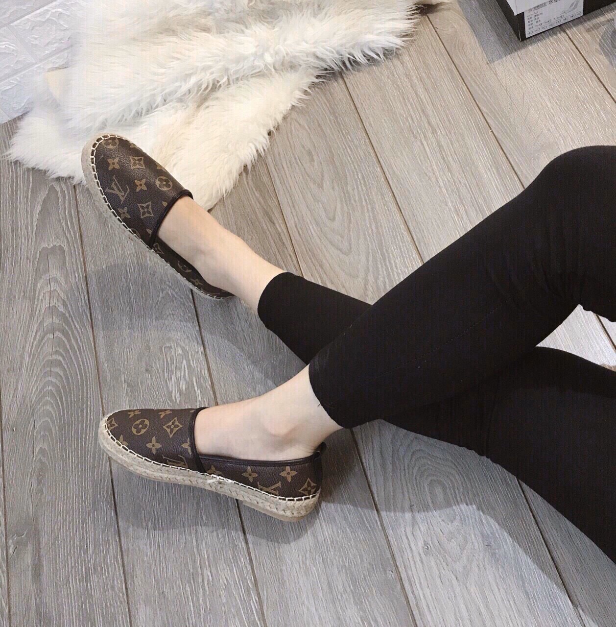 Giày Slip on LV đế cói