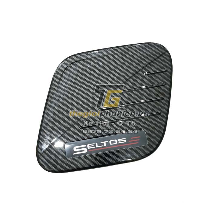 Ốp nắp bình xăng Kia Seltos 2020 vân Carbon