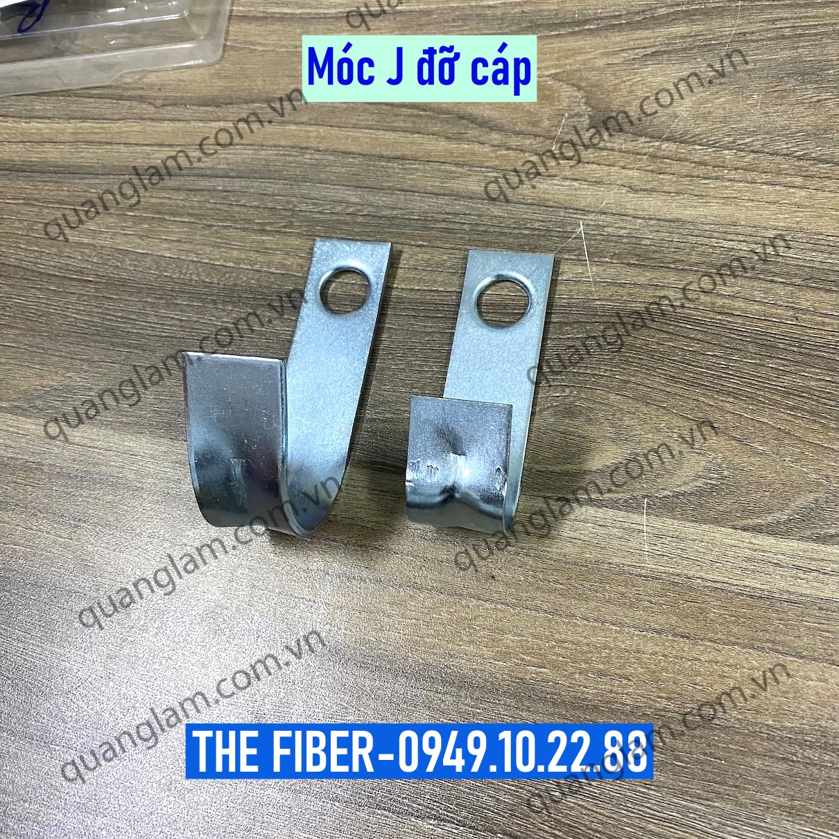 Móc J đỡ cáp quang cáp điện treo cột