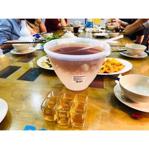 Bát đá ướp lạnh kèm gáo múc